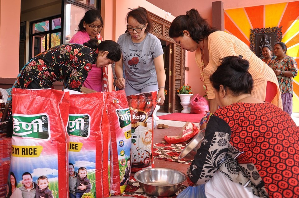 रौतहट र सिरहामा बाढीबाट प्रभाबितको लागि राहत बितरण