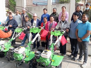 नागार्जुन नगरपालिकाबाट कृषकहरूलाई ९०% अनुदानमा मिनी टिलर ट्र्याक्टर हस्तान्तरण