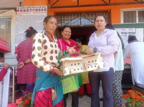 नागार्जुन नगरपालिकामा गरिवसंग विशेष कार्यक्रम अन्तर्गत चल्ला वितरण तथा अकुपंचर शिविर सम्पन्न